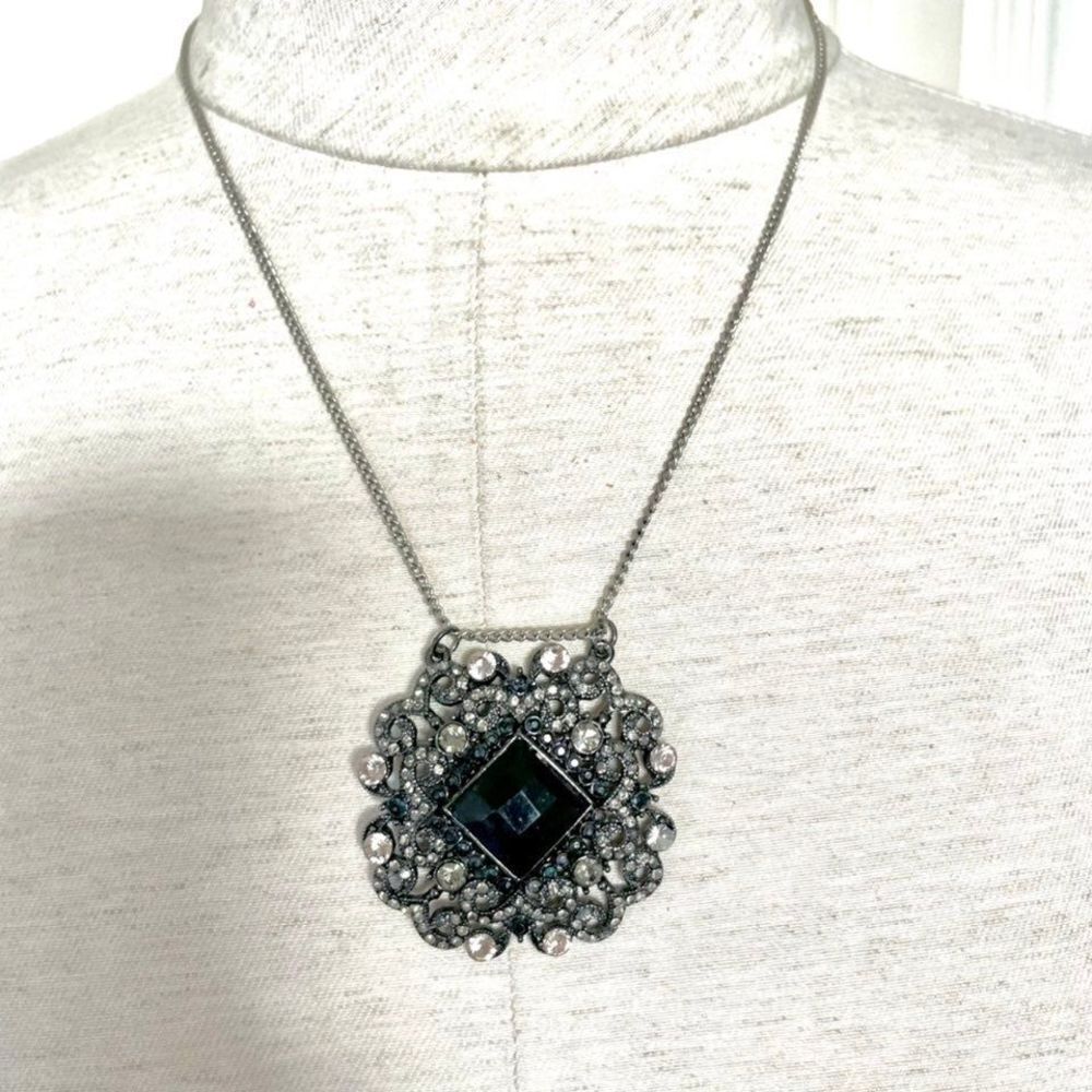 Black rhinestone pendant necklace